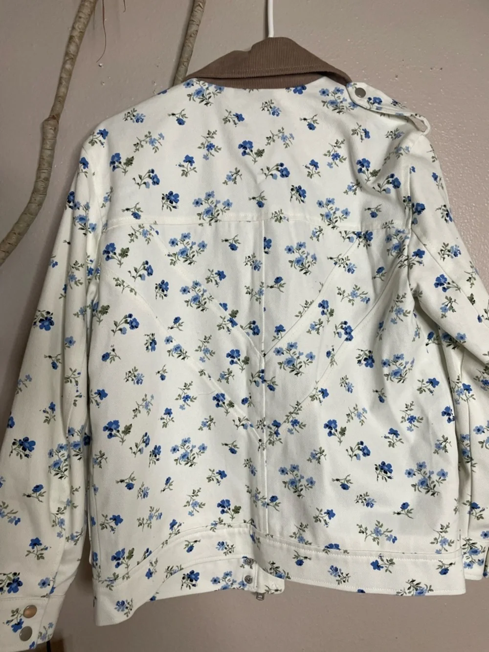 Bagatelle oversized Mixed Media Twill Floral Print Denim Jacket size small - Picture 11 of 15